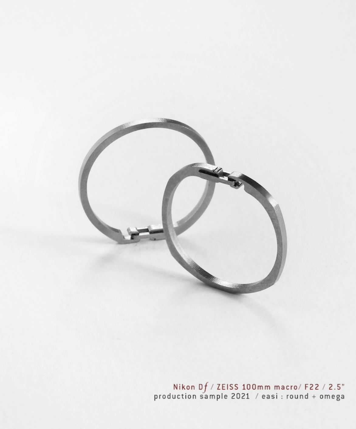 HANDGREY EASI TITANIUM Keyring - OMEGA & ROUND & ARMS (28mm and 25mm)